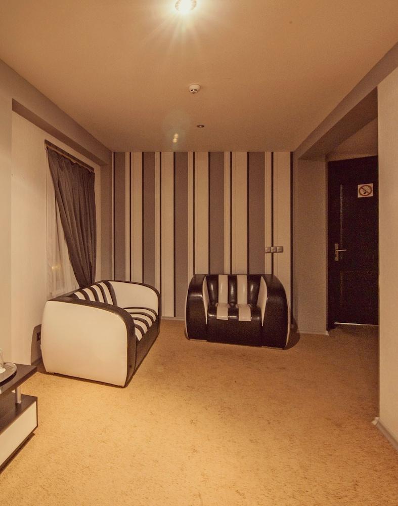 Nyvky Plaza Hotel Kiev Eksteriør billede