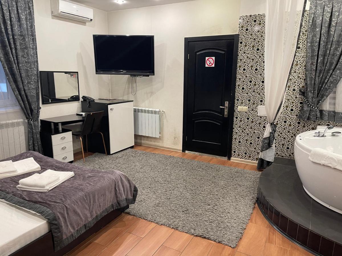 Nyvky Plaza Hotel Kiev Eksteriør billede
